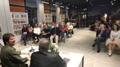 Nilüfer Belediyesi’nin düzenlediği Koza Buluşmaları’nın konuğu olan yazar Hakan Bıçakçı,