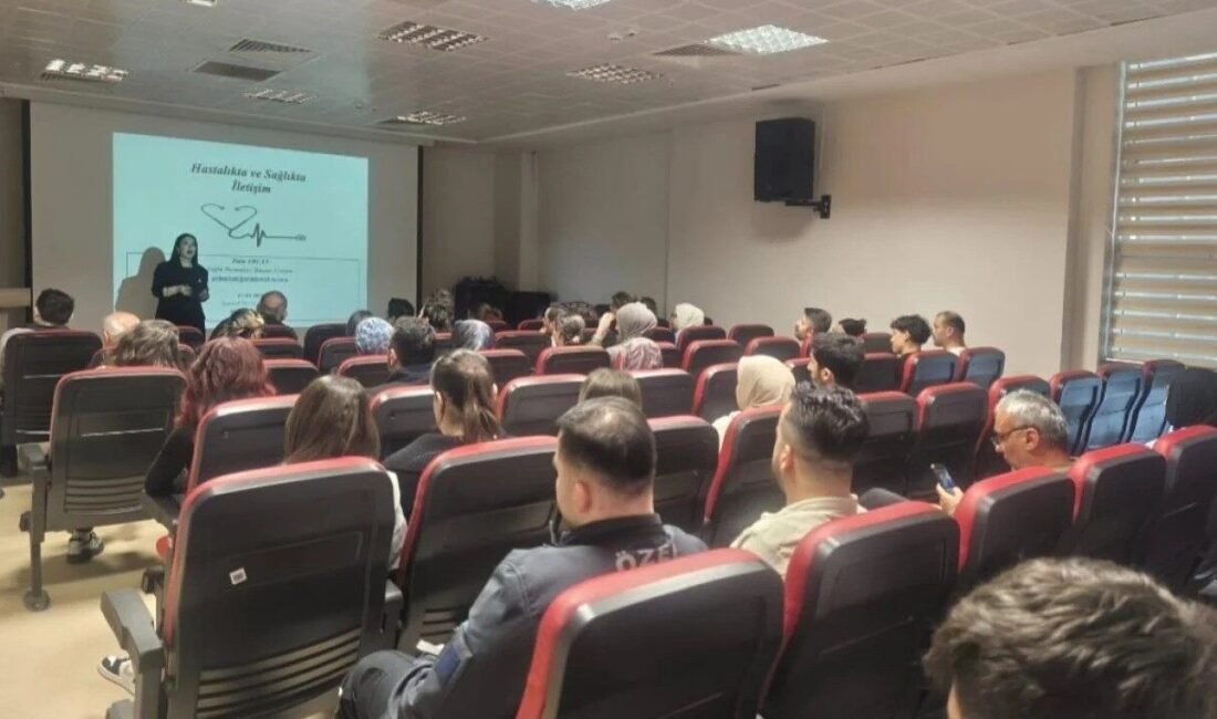 Sinop’un Ayancık ilçesinde Ayancık Devlet Hastanesi sağlık çalışanları ve idari