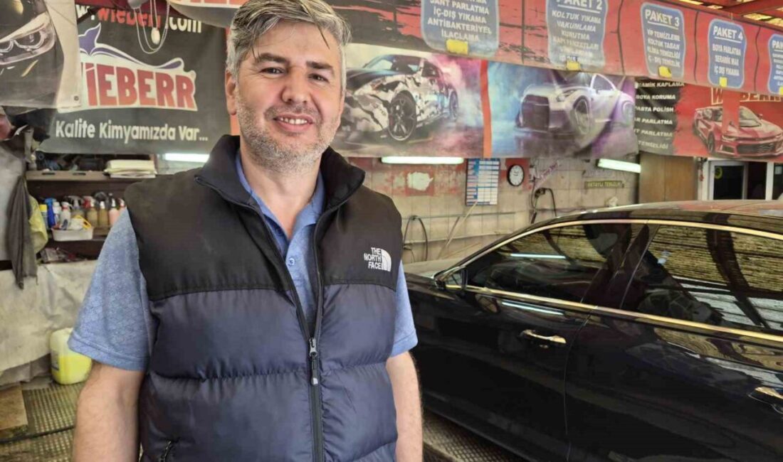 Eskişehir’de hava sıcaklığının artmasının ardından oto yıkamacılar da iş yoğunluğu
