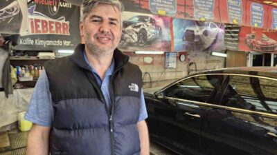 Eskişehir’de hava sıcaklığının artmasının ardından oto yıkamacılar da iş yoğunluğu