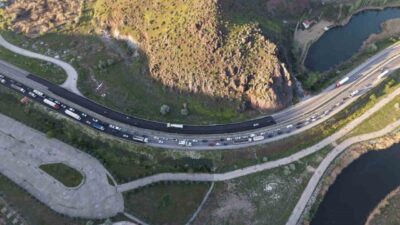 Kırıkkale’de iki otomobilin çarpıştığı kazada 3 kişi yaralandı. Kaza sebebiyle