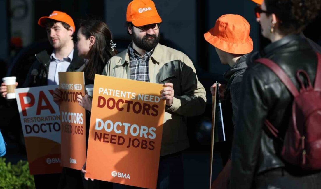 İngiltere’de asistan doktorlar, maaş anlaşmazlığı nedeniyle 6 gün sürecek greve