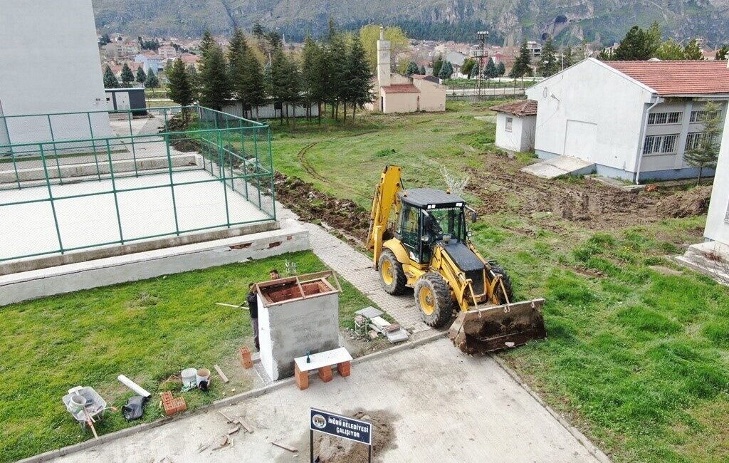 Eskişehir’in İnönü ilçesinde belediye ekiplerinin alt yapı çalışmaları devam ediyor.