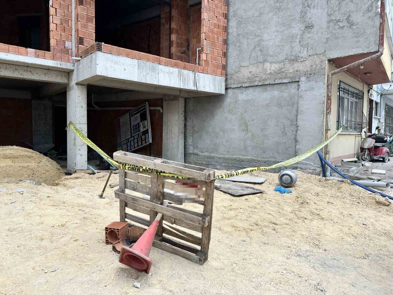 Kastamonu’da inşaat halindeki binada çalışan işçi, 6 katlı binanın çatısından