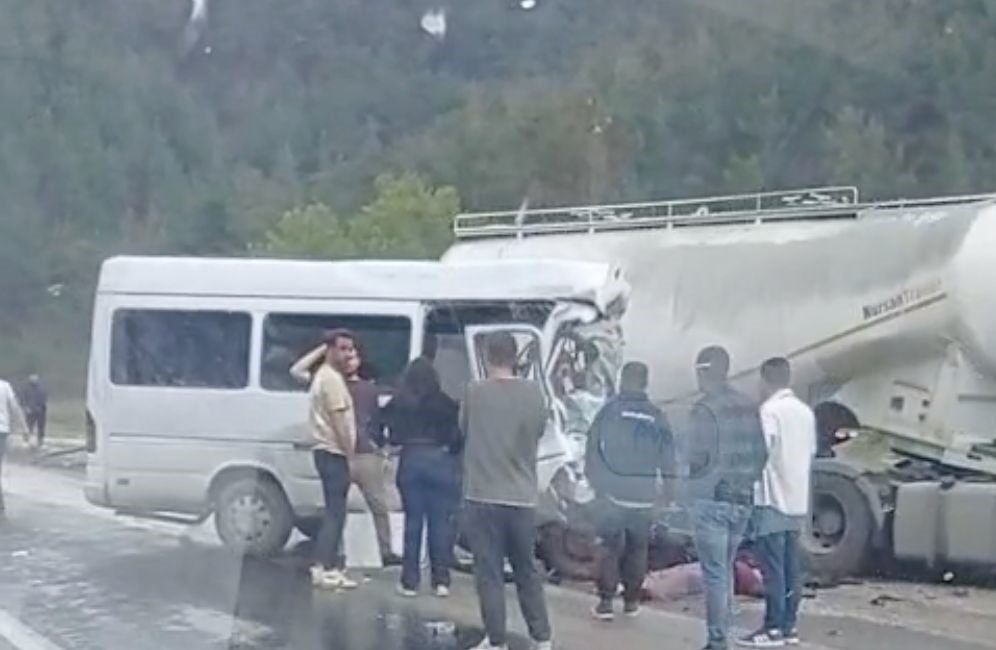 Antalya-Isparta karayolunda meydana gelen trafik kazasında ilk belirlemelere göre 7