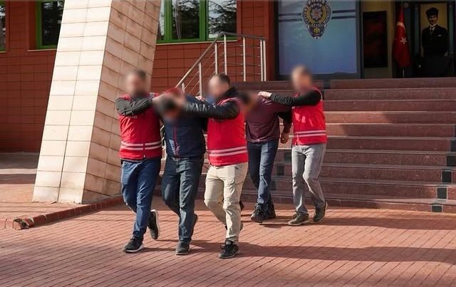 Isparta’da polis ekiplerince düzenlenen operasyonlarda, çeşitli suçlardan kesinleşmiş hapis cezası