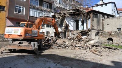 Isparta Belediyesi’nin şehir merkezindeki otopark ihtiyacını karşılamaya yönelik Pirimehmet Katlı