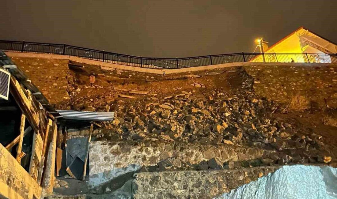Erzurum’un İspir ilçesinde seyir terasının alt kısmında meydana gelen heyelan