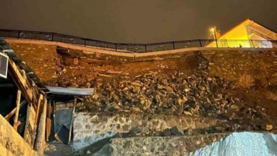 Erzurum’un İspir ilçesinde seyir terasının alt kısmında meydana gelen heyelan