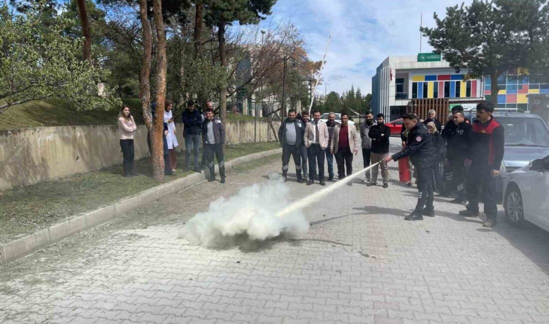 Sungurlu Belediyesi İtfaiye Müdürlüğü ekipleri tarafından Sungurlu Devlet Hastanesi personeline