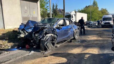 İzmir’in Bornova ilçesinde freni arızalanan tırın karşı şeride geçerek aralarında