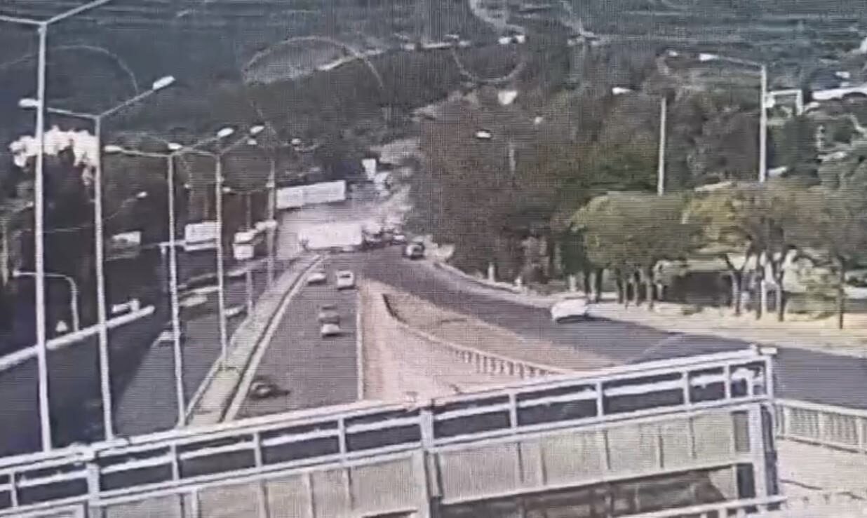 İzmir’in Bornova ilçesinde 1 polis memurunun şehit düştüğü, 2 kişinin