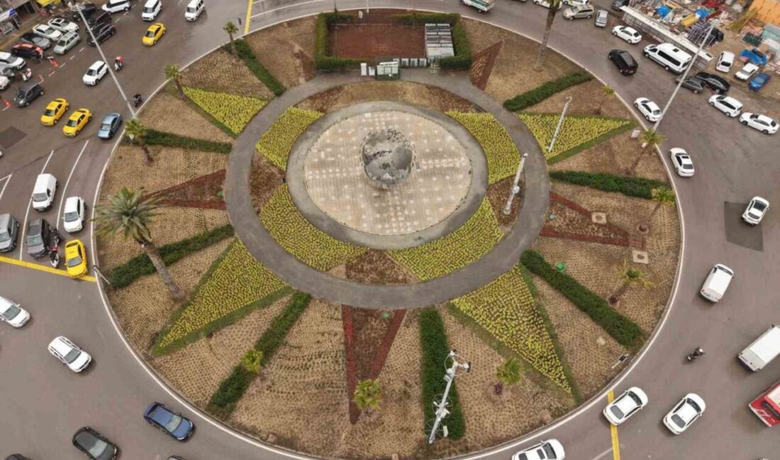 İzmir’de 9 Eylül Meydanı baştan aşağı yenilendi. 4 bin metrekarelik