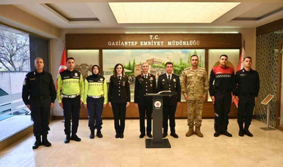 Gaziantep İl Jandarma Komutanı Tümgeneral Halil Şen ve beraberindeki heyet,