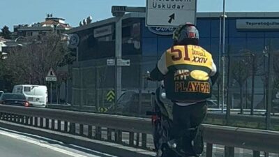 Kadıköy D-100 Karayolu’nda plakasız bir motosikletlinin tek teker üzerinde uzun