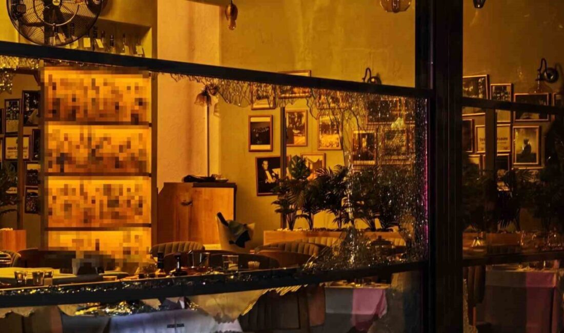 Kadıköy’de bir restoranda çıkan tartışma silahlı saldırıya dönüştü. Olayda şans