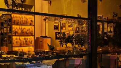 Kadıköy’de bir restoranda çıkan tartışma silahlı saldırıya dönüştü. Olayda şans