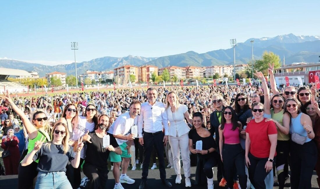 Denizli Büyükşehir Belediyesi, Dünya Dans Günü’nü kentin dört bir yanından