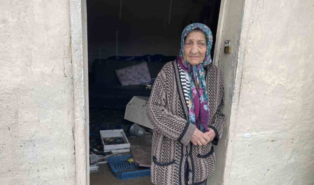 Osmaniye’nin Kadirli ilçesinde etkili olan sağanak yağış sonrası yaşanan taşkında