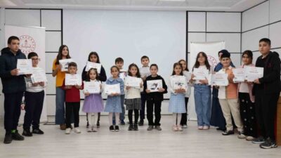 Kahramanmaraş’ta yürütülen Kahramanmaraş Okuyor Projesi kapsamında düzenlenen ödül töreninde dereceye