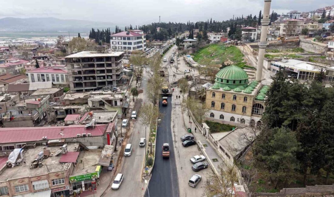 Kahramanmaraş’ta yol yenileme ve asfalt çalışmaları belediye ekiplerince sürdürülüyor. Kahramanmaraş