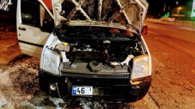 Kahramanmaraş’ta farklı noktalarda çıkan iki araç yangını, itfaiye ekiplerinin müdahalesiyle