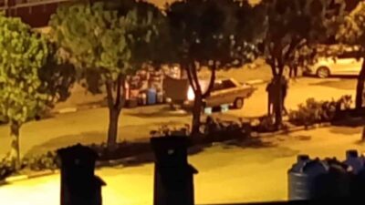 Denizli’nin Kale ilçesinde seyir halindeki otomobil bir anda alev aldı.