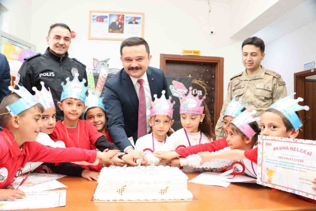 Erzurum’un Karayazı ilçesine bağlı Karşıyaka Mahallesi’nde bulunan Karşıyaka İlkokulu’nda “Okuma