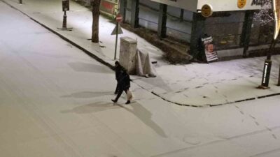 Bahar mevsiminin gelmesine rağmen Kars’ta etkili olan ani kar yağışı