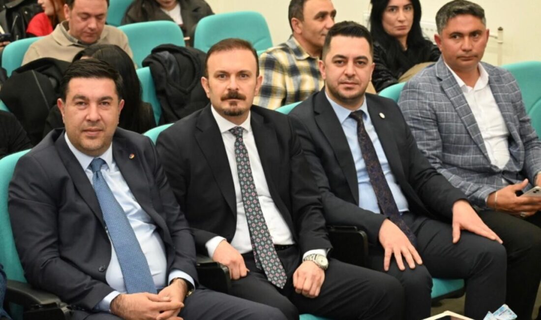 Kars’ta düzenlenen “Zirvede Kadın Var” paneli katılımcılardan yoğun ilgi gördü.