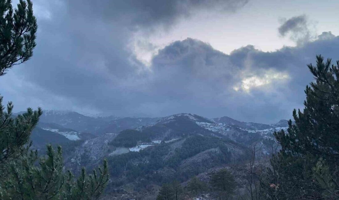 Kastamonu’da yüksek rakımlı bölgelerde kar yağışı etkili olmaya devam ediyor.