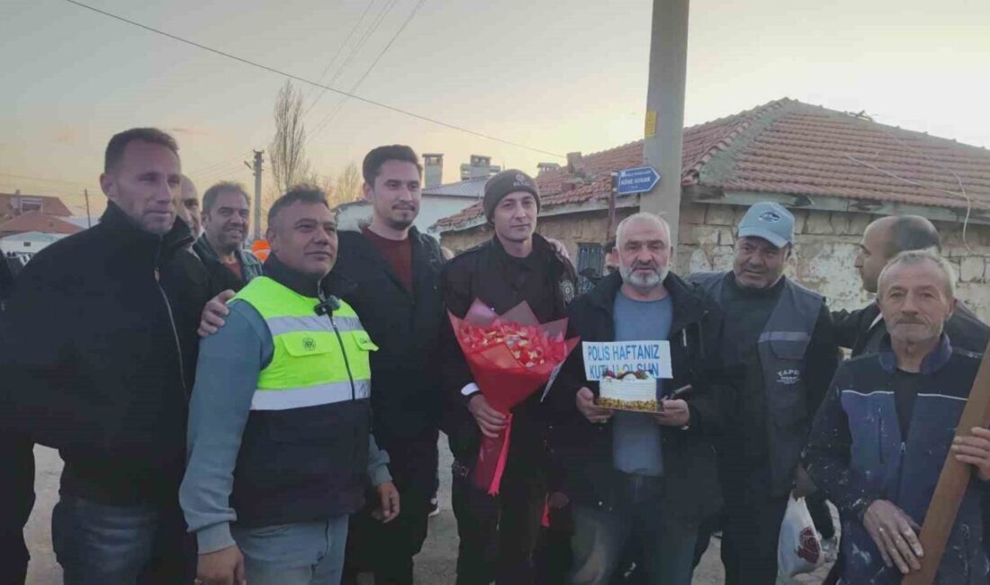 Sivas’ın Şarkışla ilçesinde mahalle sakinleri, sahte kavga ihbarına gelen polisleri