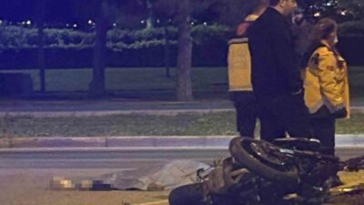 İzmir’in Karşıyaka ilçesinde otomobil ile motosikletin çarpışması sonucu meydana gelen
