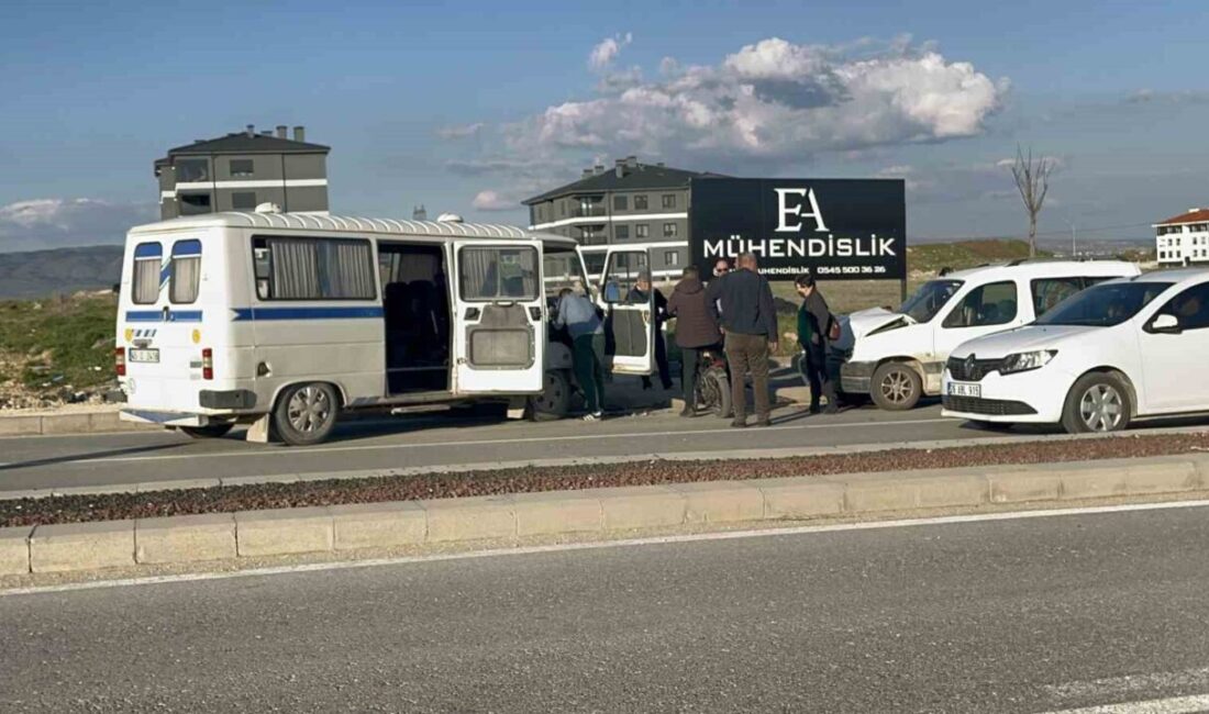 Eskişehir’de bir kamyonete çarptıktan sonra ters yöne giren minibüsün başka
