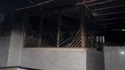 Hatay’da alevlere teslim olarak yanan ekmek fırını kullanılmaz hale geldi.