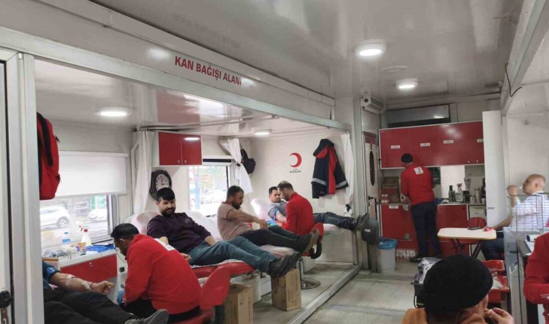 Türk Kızılayı Bitlis’in Ahlat ilçesinde 2 gün boyunca düzenlediği kan