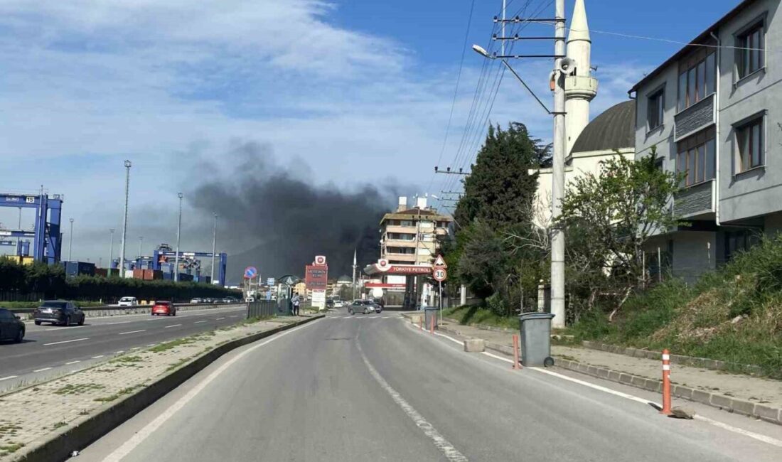 Kocaeli’nin Körfez ilçesinde plastik ve promosyon fabrikasında çıkan yangın, itfaiye