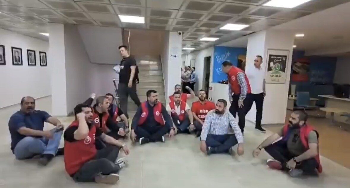 İzmir’de Konak Belediyesinde çalışan işçiler, Toplu İş Sözleşmesi (TİS) görüşmelerinde