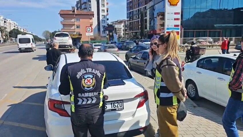 Samsun’un Atakum ilçesinde korsan taksicilik yaptığı belirlenen kadın sürücüye 100