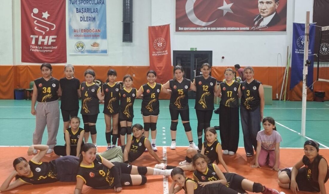 Muğla’nın Köyceğiz ilçesinde kurulan mini voleybol takımında her hafta değişen