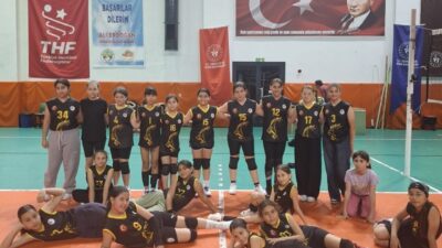 Muğla’nın Köyceğiz ilçesinde kurulan mini voleybol takımında her hafta değişen