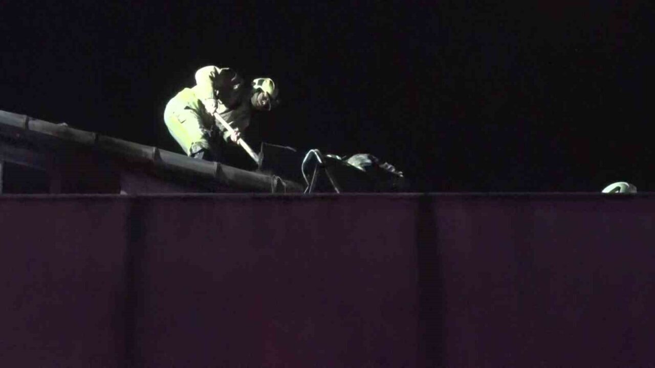 Küçükçekmece’de gece saatlerinde otelde yangın çıktı. Yangın itfaiye ekiplerinin hızlı