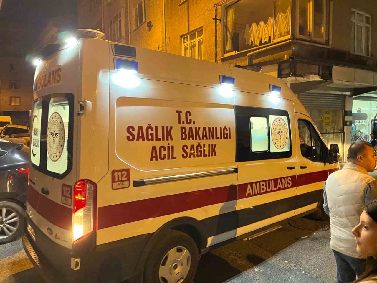 İstanbul Küçükçekmece’de polis ekiplerinden kaçmaya çalıştıkları iddia edilen motosikletli iki
