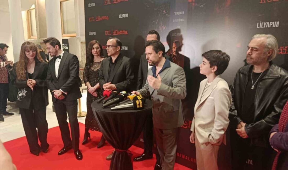 Beyoğlu’ndaki Tarihi Atlas Sineması’nda ‘Kul Dilemma’ filminin galası yapıldı. 10