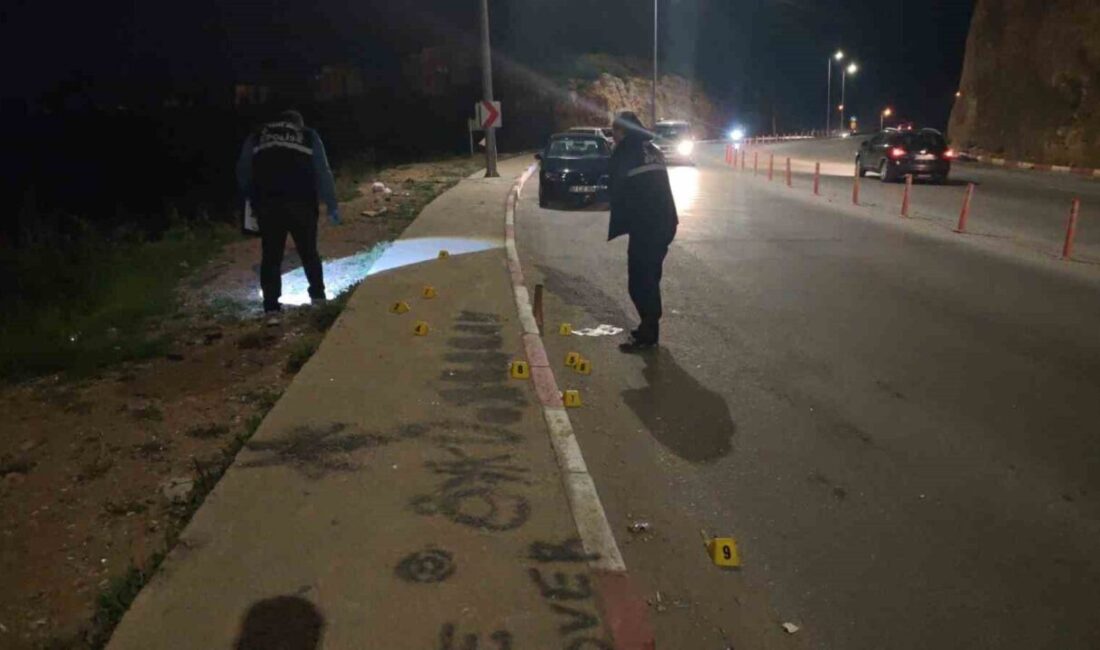 Antalya’nın Kepez ilçesinde otomobilini park edip kuru sıkı tabancayla havaya