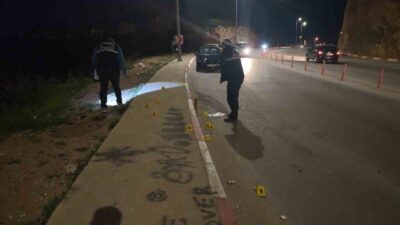 Antalya’nın Kepez ilçesinde otomobilini park edip kuru sıkı tabancayla havaya