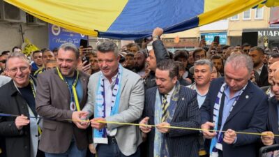 Kütahya Fenerbahçeliler Derneği, düzenlenen törenle hizmete açıldı. Açılışa Fenerbahçe Spor
