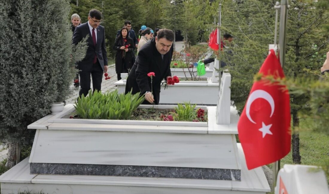 Kütahya Valisi Musa Işın, Polis Haftası kapsamında Polis Şehitliği ile