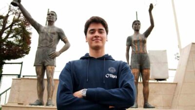 Genç yaşında yüzme branşında birçok rekor kıran, Paris Olimpiyatları’nda final