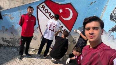 Elazığ’da bir lise öğrencileri Elazığspor’un şampiyonluk yürüyüşüne destek verdi. Nesine